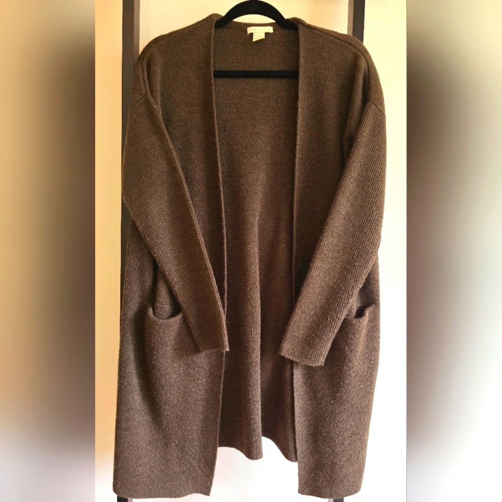 H&M olive green cardigan size small with pockets